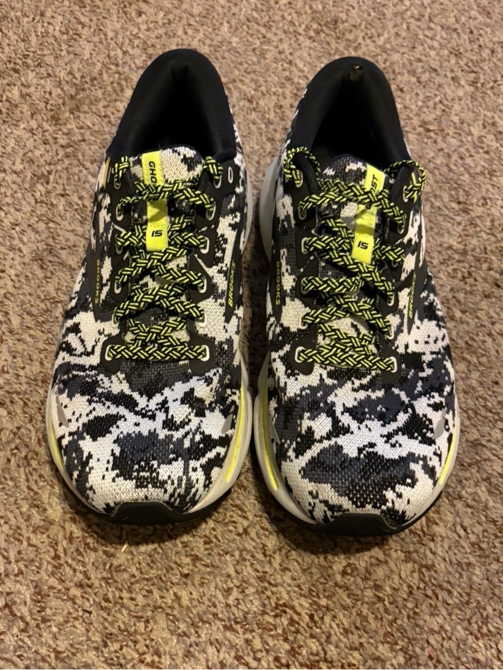 Brooks Men's Athletic Shoes Black White Neon Yellow Ghost 15 size 10 1/2